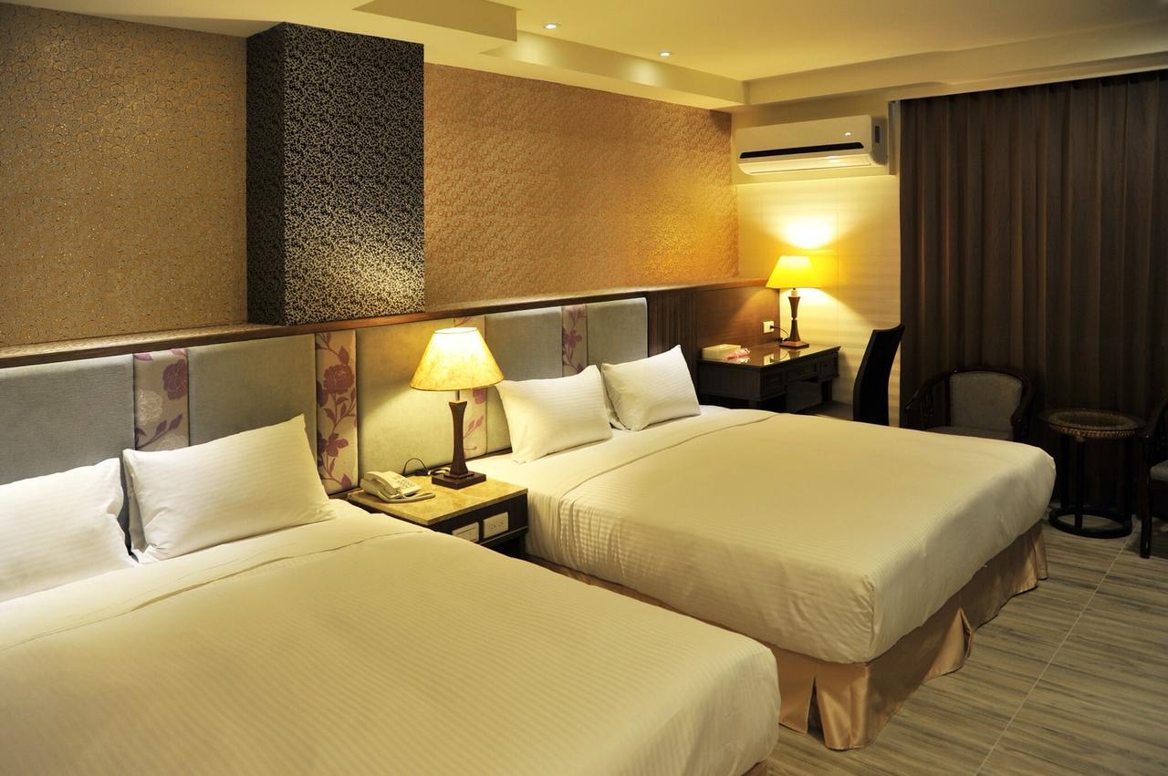 Maple Hotel Tainan Exterior photo